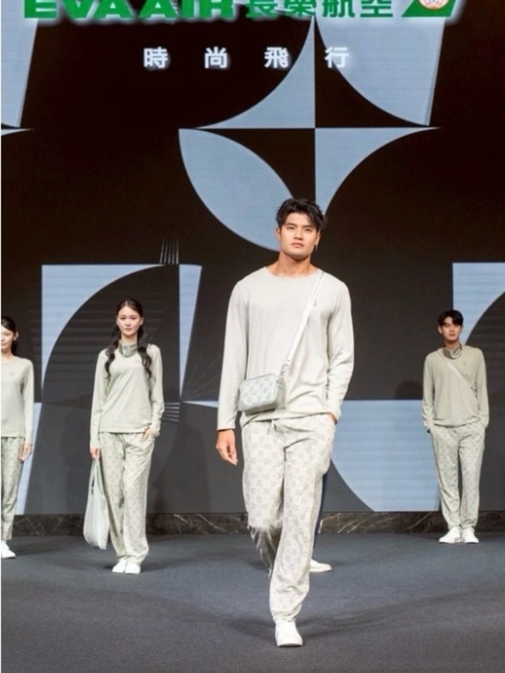 *NEW* 2026 Latest EVA x Maison Kitsuné Royal Laurel/Business Pajama Grey - Picture 3 of 4